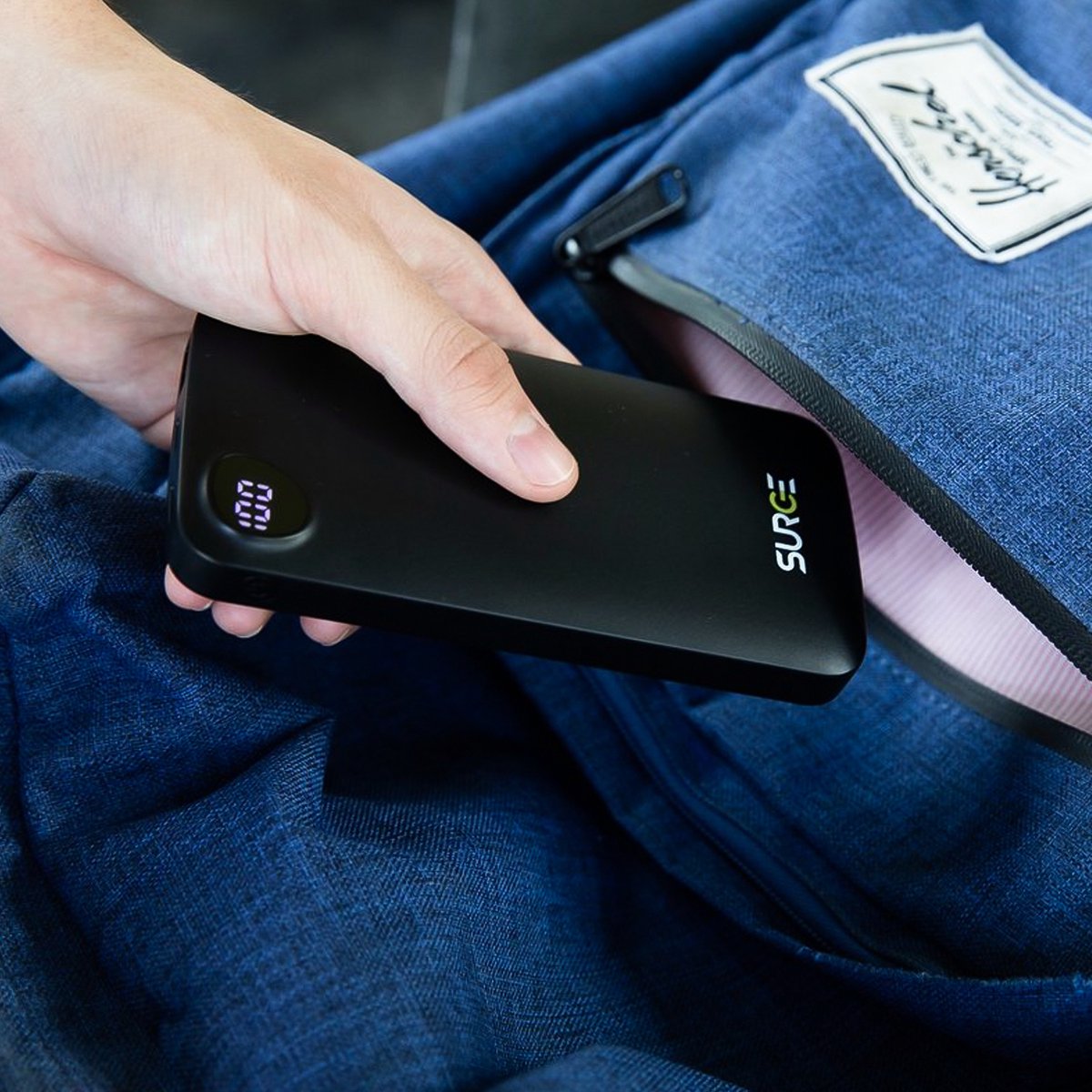 Surge Powerbank 20 000mAh - Chargeur rapide 22,5W - 2x USB-C & 1x USB-A - Affichage LED - Noir - 14,5 x 6,8 x 2,9 cm
