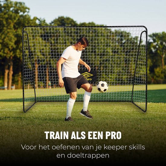 But de football Umbro - But de football 300 x 120 x 205 cm - Grand but de football - Jouet d'extérieur pour enfants et adultes - Montage rapide - But d'entraînement de football - Métal - Noir/Jaune