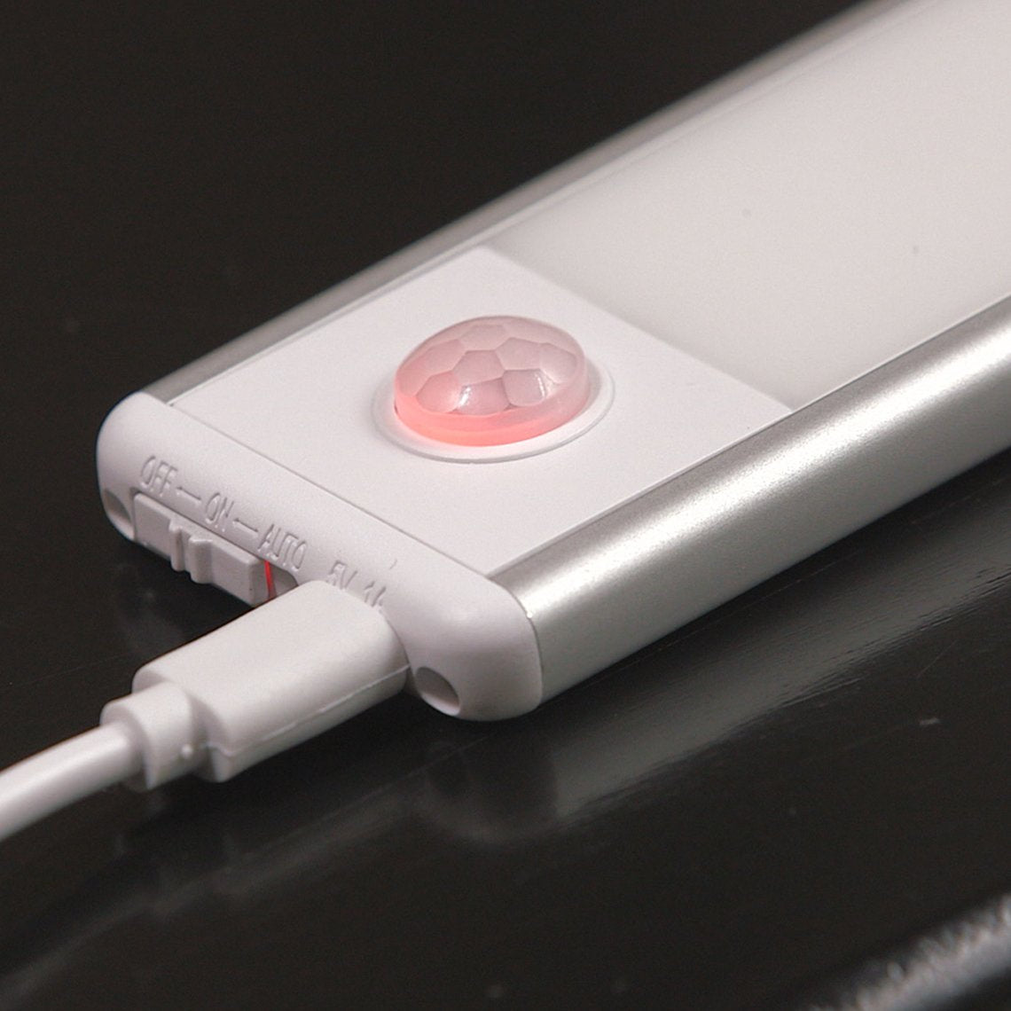 Bande lumineuse LED HandyLUX Slim Bright - Fixation magnétique - Détecteur de mouvement - Fonctionnement sans fil - Lumière ultra-brillante