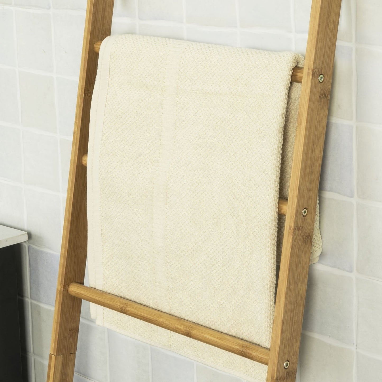 SoBuy Etagère de salle de bain - 3 tringles - Panier à linge amovible - 44x27x138 cm - Bambou