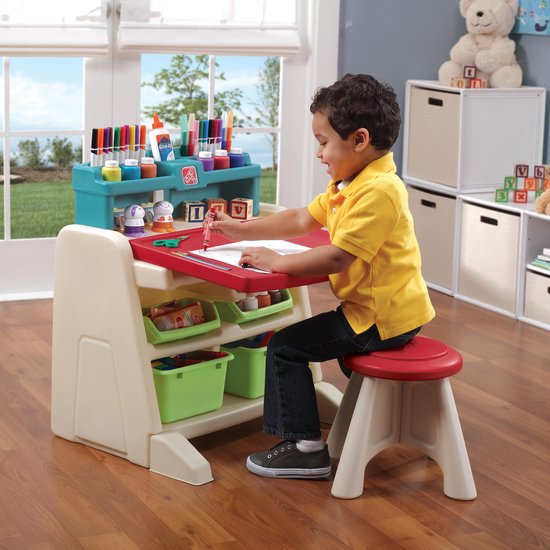 Step2 Flip & Doodle bureau chevalet avec chaise pour enfants - 2-en-1 bureau et chevalet pour enfants en plastique / plastique - Table de bricolage avec espace de rangement