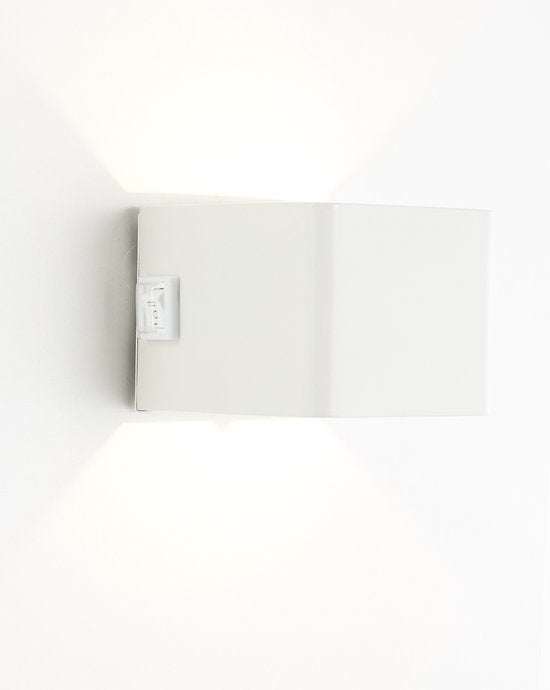 Brilliant ISEO - Applique murale rechargeable sans fil - avec détecteur de mouvement - IP44 - LED 4W - 300 Lumens - 3000K - avec indicateur de batterie - Blanc