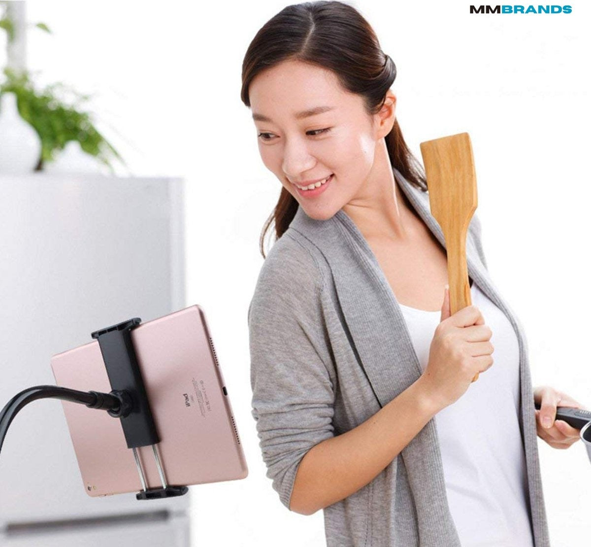 MM Brands Tablet Holder Flexible - Smartphone Stand Universal - Tripod suitable for Desk Table and Bed - ipad - Phone - GSM - Black