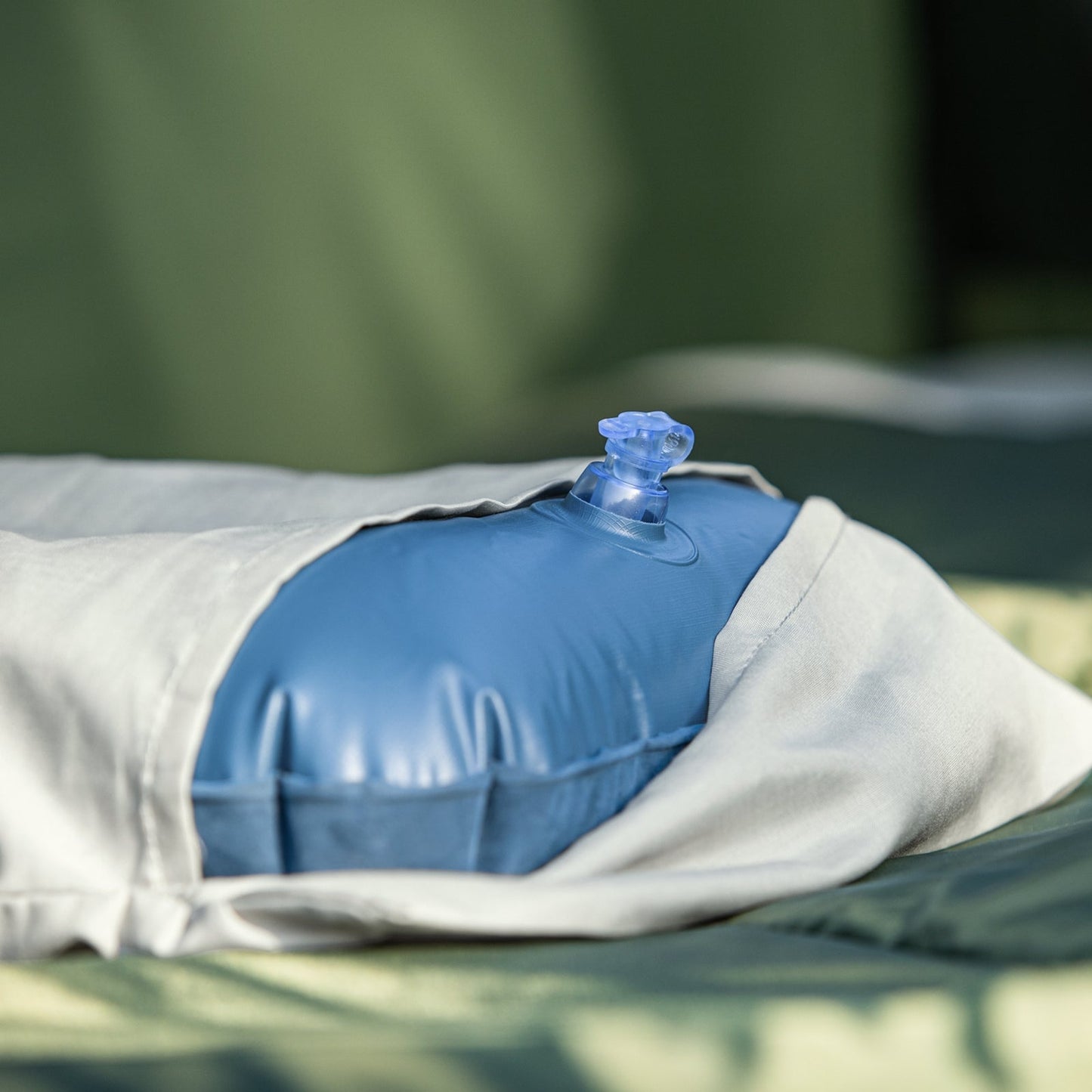 Tente 2 personnes sur élevée SoBuy - Avec matelas pneumatique - Max 300 kg - 193 x 145 x 188 cm - Vert