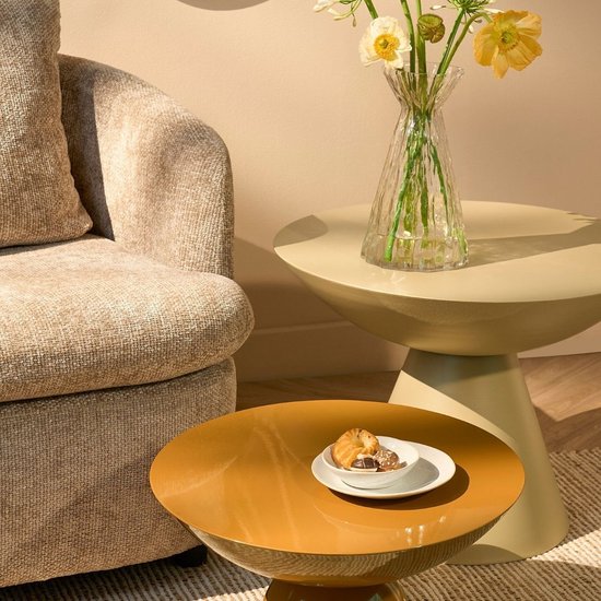 Mica Decorations Celise - Table d'appoint avec grand plateau pour l'intérieur - Table basse au design robuste et stable - Taille adaptée au salon - H44 x Ø59 cm - Beige