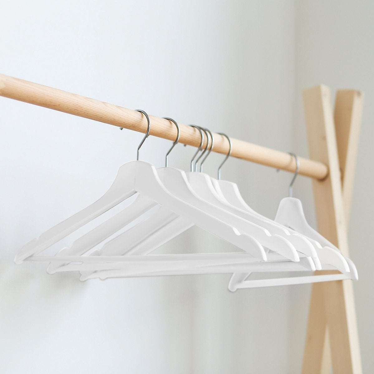 LifeGoods Cintres - Avec barre de pantalon - Bois dur - Blanc - 20 pièces