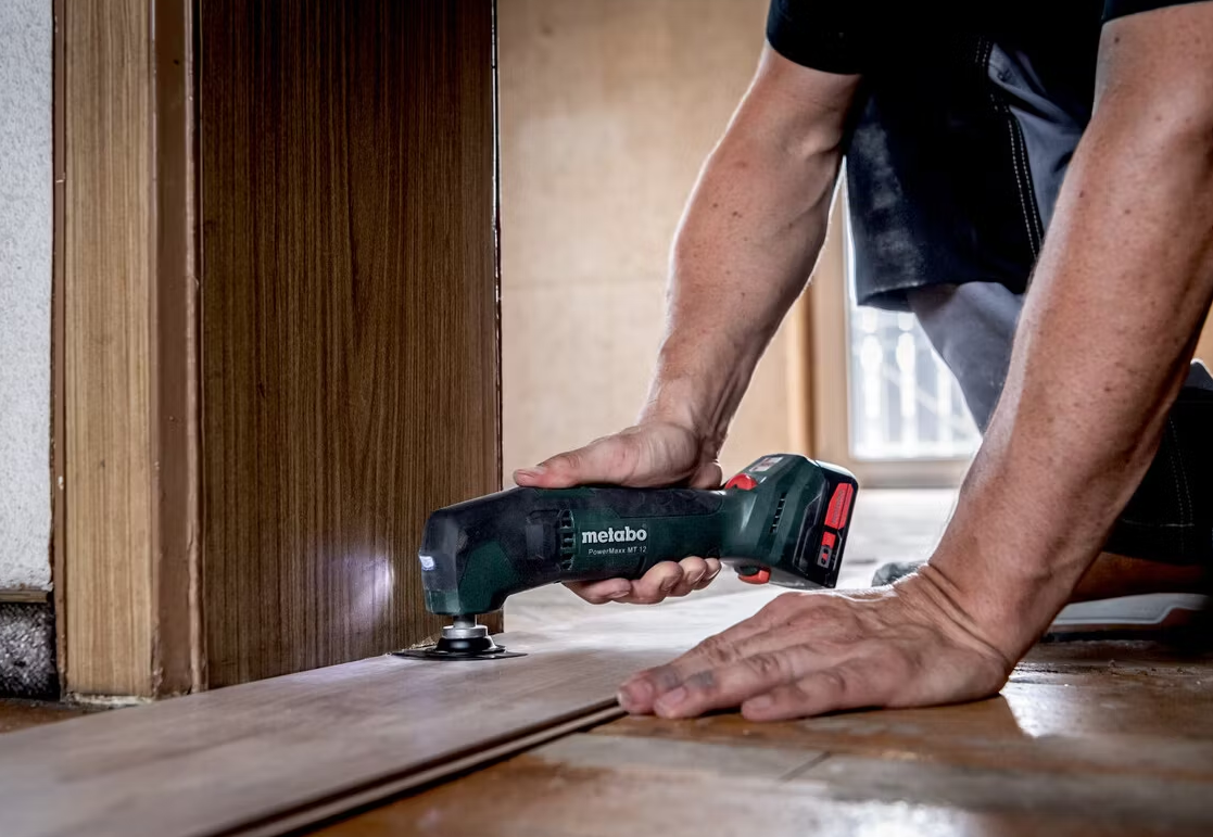 Metabo - Accu-Multitool Body - 12 V & OMT-System - Avec éclairage LED et poignée fine - Pour scier, poncer et gratter - Métal vert et noir