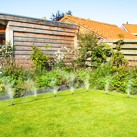 Système d'irrigation VONROC - 3 modes d'arrosage : pulvérisation, goutte à goutte et brumisation - système modulaire comprenant 15m de tuyau, 10x tête d'arrosage, 10x support de tuyau et connecteur rapide universel