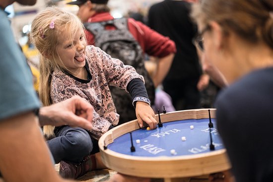 Jeu de société Klask pour 4 joueurs - Jeu magnétique - Jeux de société pour adultes et enfants