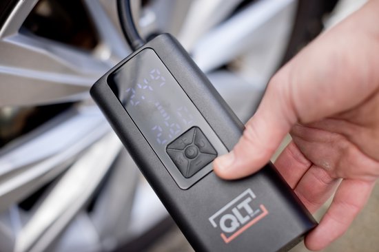 QLT Compresseur d'air sans fil Pro et Powerbank en un - 4 accessoires et câble de chargement USB inclus - 10.3 Bar - avec éclairage LED - Noir
