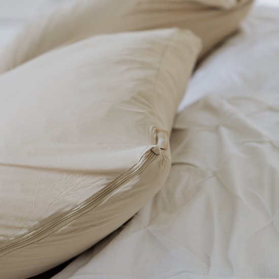 HappyBed Taupe Lot de 2 taies d'oreiller - 60 x 70 cm - 100 % microfibre - Confort de sommeil optimal