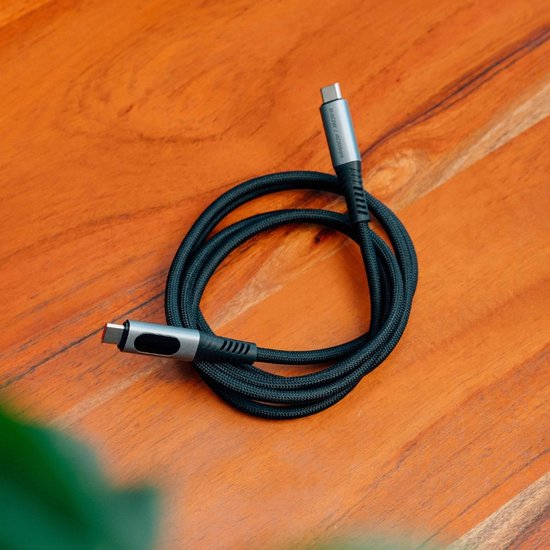 Câble Verbatim Sync & Charge USB-C vers USB-C 40 Gb/s 240 W pour téléphones