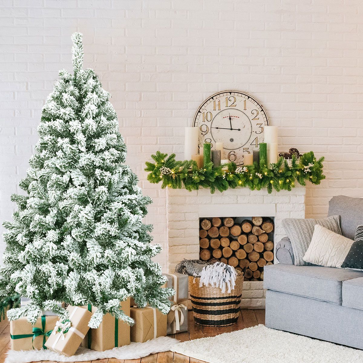 Sapin de Noël côtier avec neige - avec support - 180 cm - blanc/vert