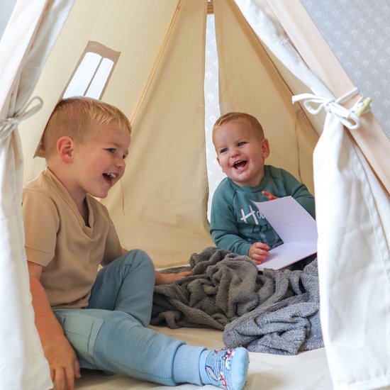 Sunny Sienna Tente de jeu avec drapeaux et tapis de sol crème - Tente Tipi Wigwam pour enfants avec pendule et sac de rangement - Arceaux en bois FSC - 120x100x105cm