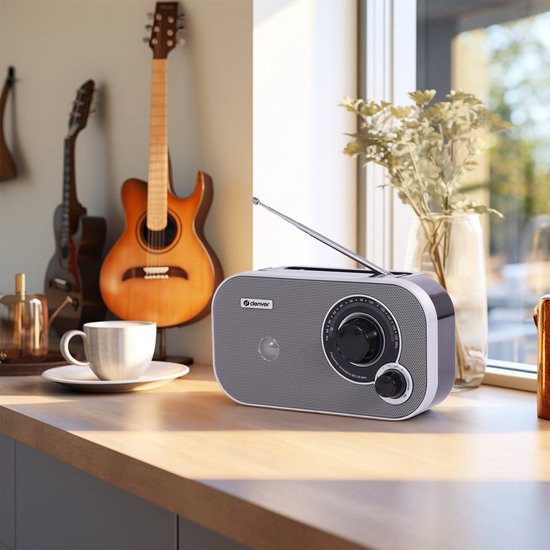 Denver FM Radio Retro - Fonctionne sur batterie ou sur secteur - Radio de cuisine - Radio portable - TR51 - Gris