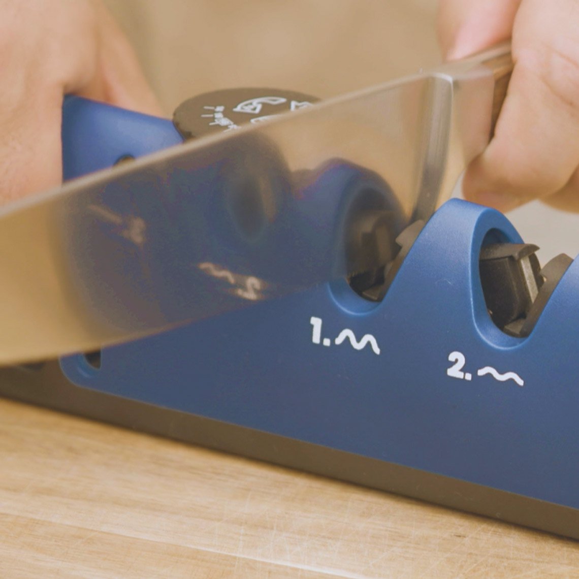 Aiguiseur de couteaux Livington BladeStar 3-en-1 - Angle d'affûtage réglable - Système en trois phases - Pour couteaux et ciseaux