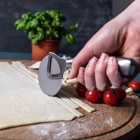 Boska Coupe-pizza Monaco+ - Rouleau à pizza - acier inoxydable - Coupe-pizza ergonomique - Boîte cadeau - Idées cadeaux pour hommes - Ustensiles de cuisine - Accessoires de cuisine - Garantie à vie
