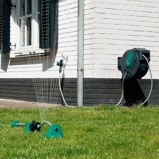 VONROC Wall Hose Box - Comprend un tuyau d'arrosage de 25 m, un tuyau de raccordement, une buse, des raccords et un robinet - Système d'enroulement automatique