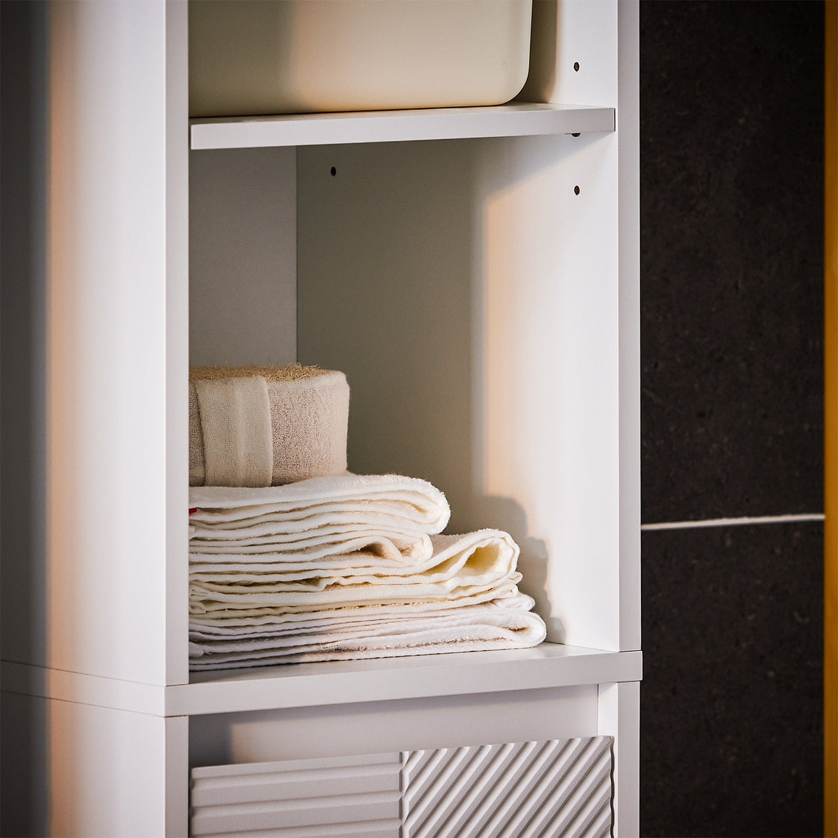 SoBuy Armoire de toilette haute BZR158-W - blanc - 30x170x30 cm - avec sac à linge et espace de rangement