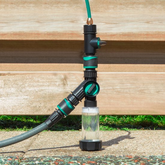 VONROC 3K Full Carbon Telescopic Wash Brush - 7.5 metres - Incluant une tête de brosse à 5 niveaux, un tuyau d'arrosage de 11m et un distributeur de savon.