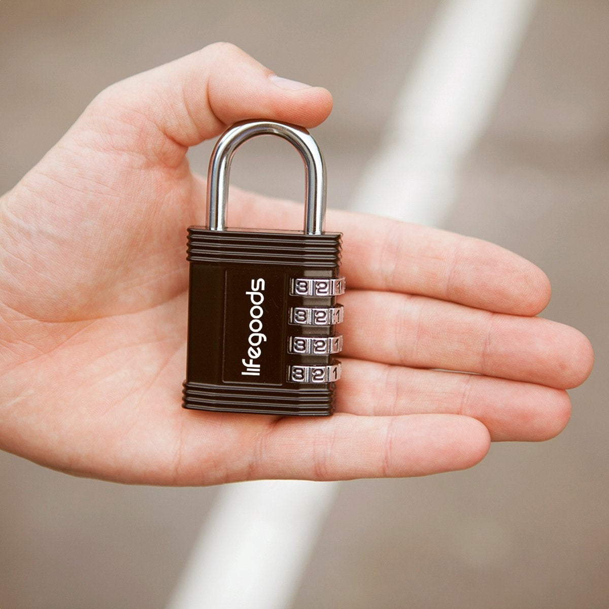 Cadenas LifeGoods - serrure à chiffres - 4 chiffres - résistant aux intempéries - noir