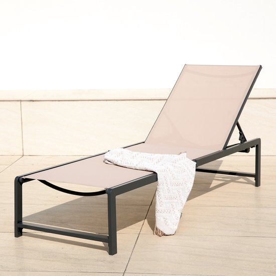 Chaise longue AXI Zane anthracite/marron – Structure en acier thermolaqué – Dossier à 5 positions – Assise en Textileen – 173 x 62 cm