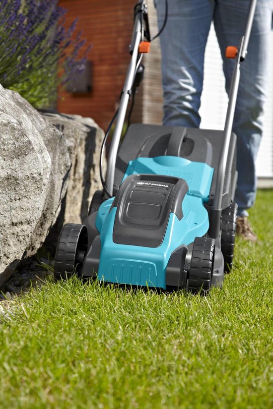 Tondeuse à gazon GARDENA Powermax 32 - Largeur de coupe 32 cm - Pelouses jusqu'à 200 m²