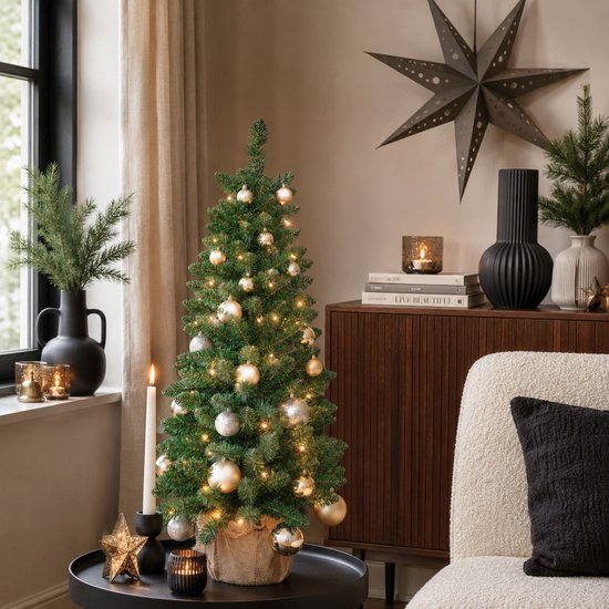 Black Box Trees Gerlos : sapin de Noël artificiel avec illuminations - Sapin artificiel H 90 x P 41 cm - Sapin de Noël artificiel dans un sac en jute - Décoration de Noël d'intérieur - 108 branches - Vert