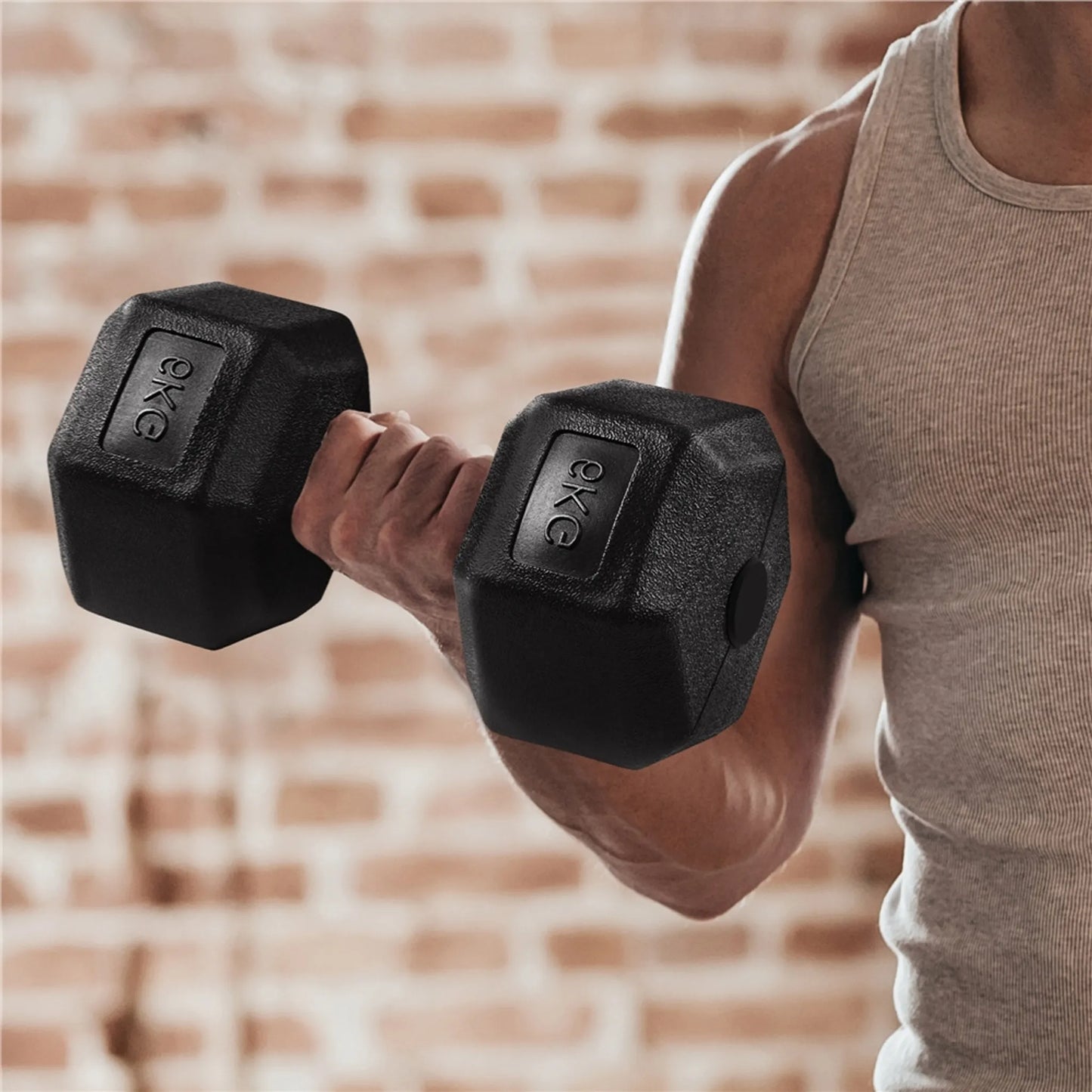 Yaheetech Dumbbell Set 2 Pieces - 12 kg - Conception hexagonale antiroulis, revêtement en plastique protégeant le sol et poignée ergonomique - Pour la musculation et le cardio - Béton noir et métal - 31 x 15.5 x 14 cm
