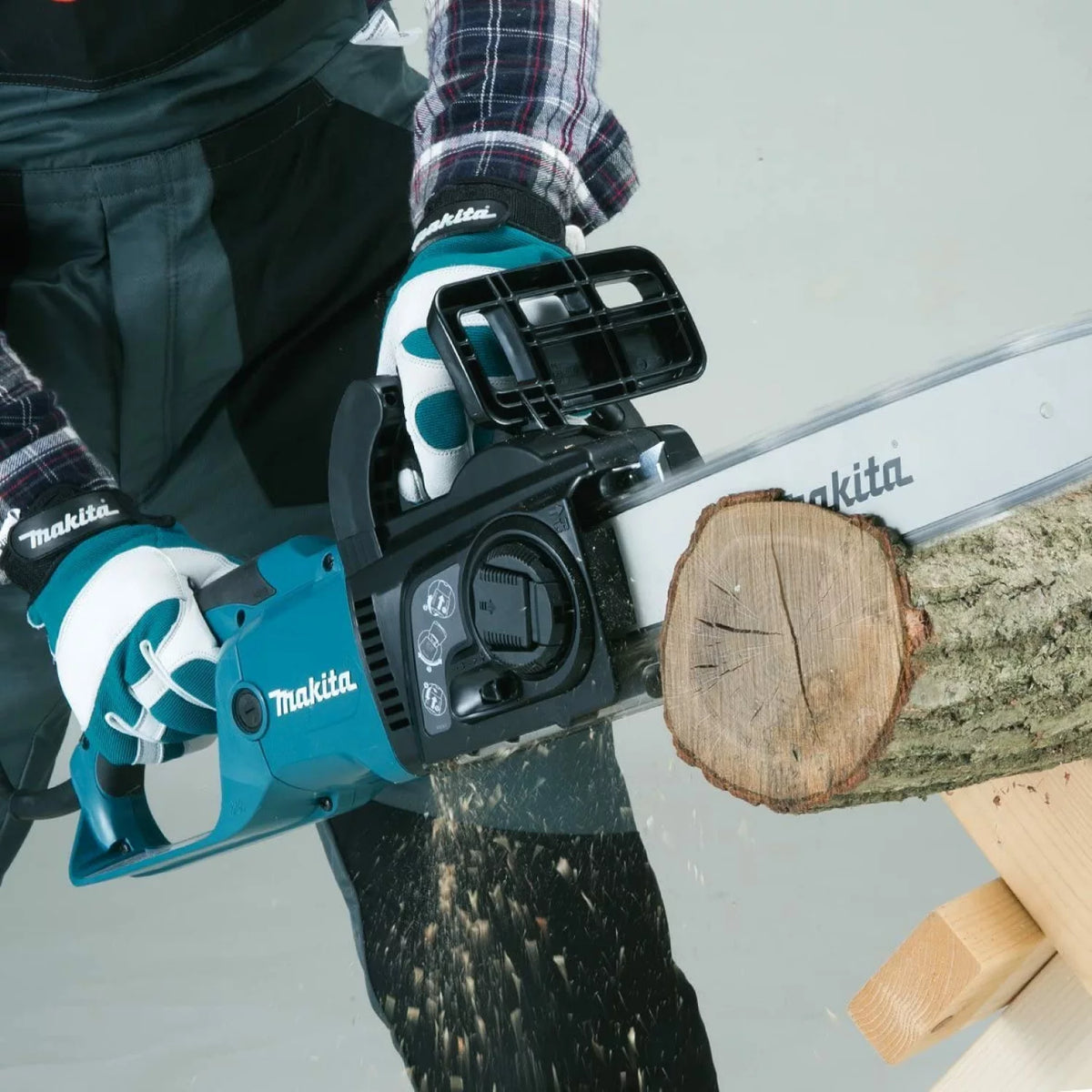 Tronçonneuse électrique Makita UC4051A - 2 000 W - Longueur de guide-chaîne : 40 cm