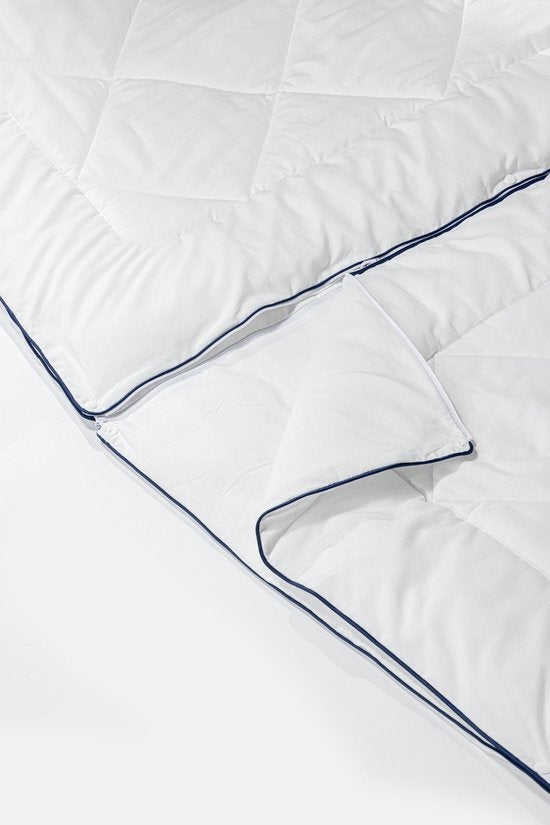 Soulsnooze® - Couette de luxe 4 saisons 240 x 220 - Couette double - Couette d'appoint - Réglable d'un côté à l'autre - Essai de 30 jours de sommeil - Qualité hôtelière - Anti-allergique - Couette d'été et d'hiver