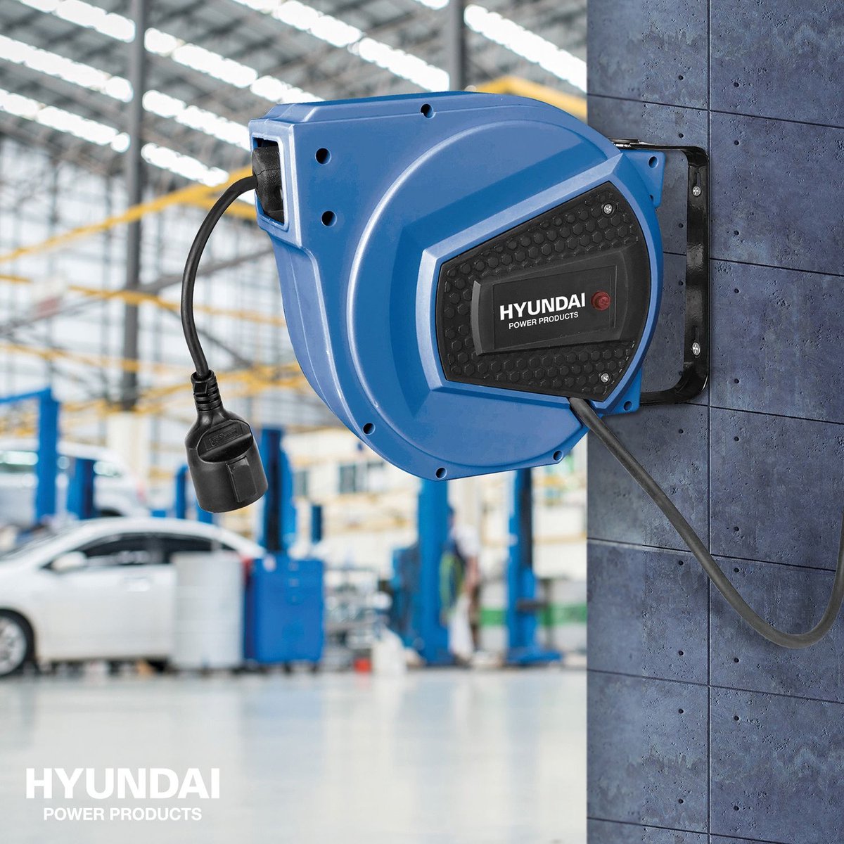 Enrouleur de câble mural Hyundai 15 m 3x1,5 mm² rétractable automatiquement bleu - support mural pivotant - 3200 W