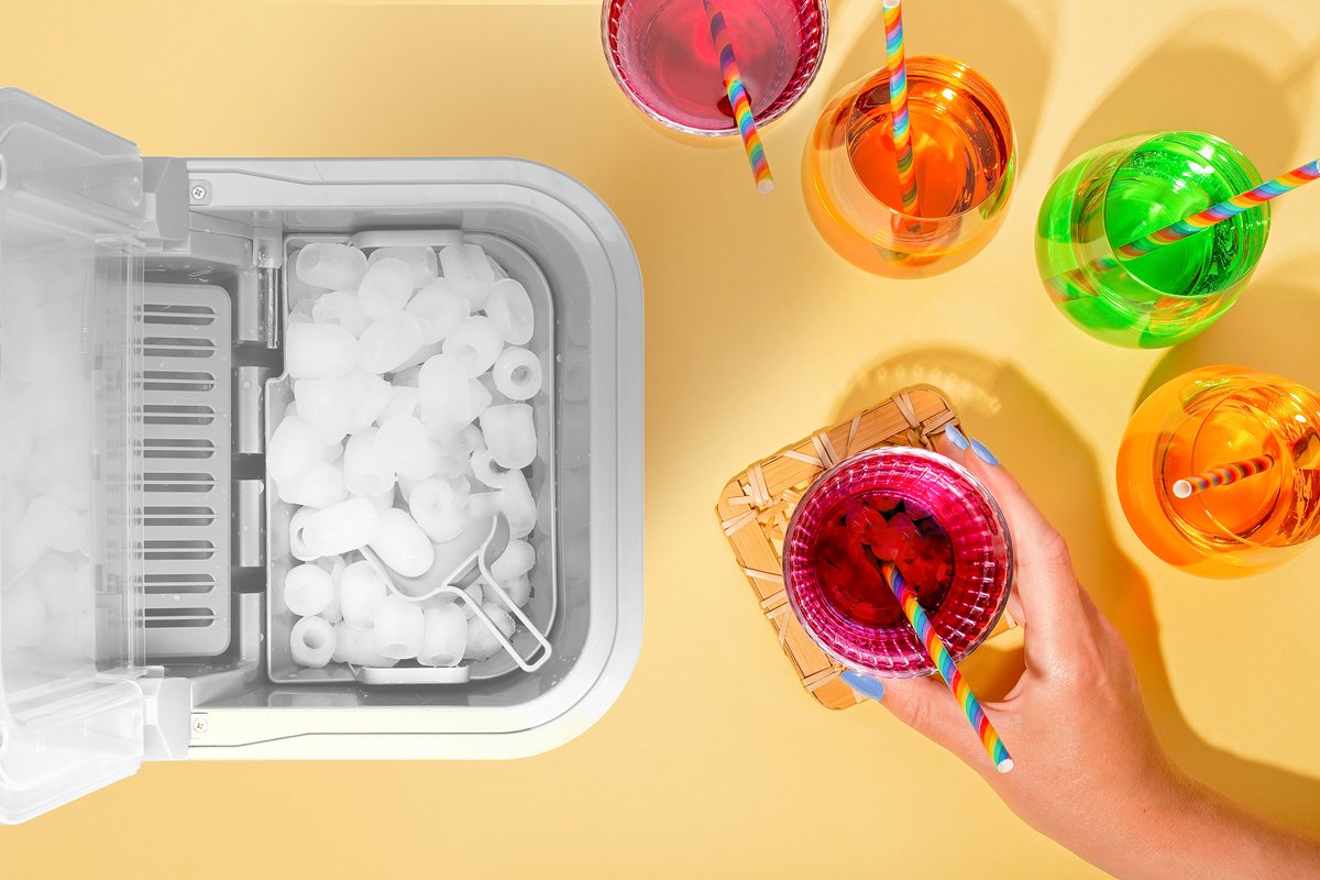 TZS First Austria 5104 Machine à glaçons - Machine à glaçons avec cuillère et bac de récupération - 2.2L - Blanc