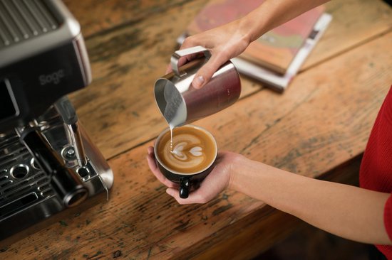 Sage la machine à piston Barista Touch™ Brushed en acier inoxydable