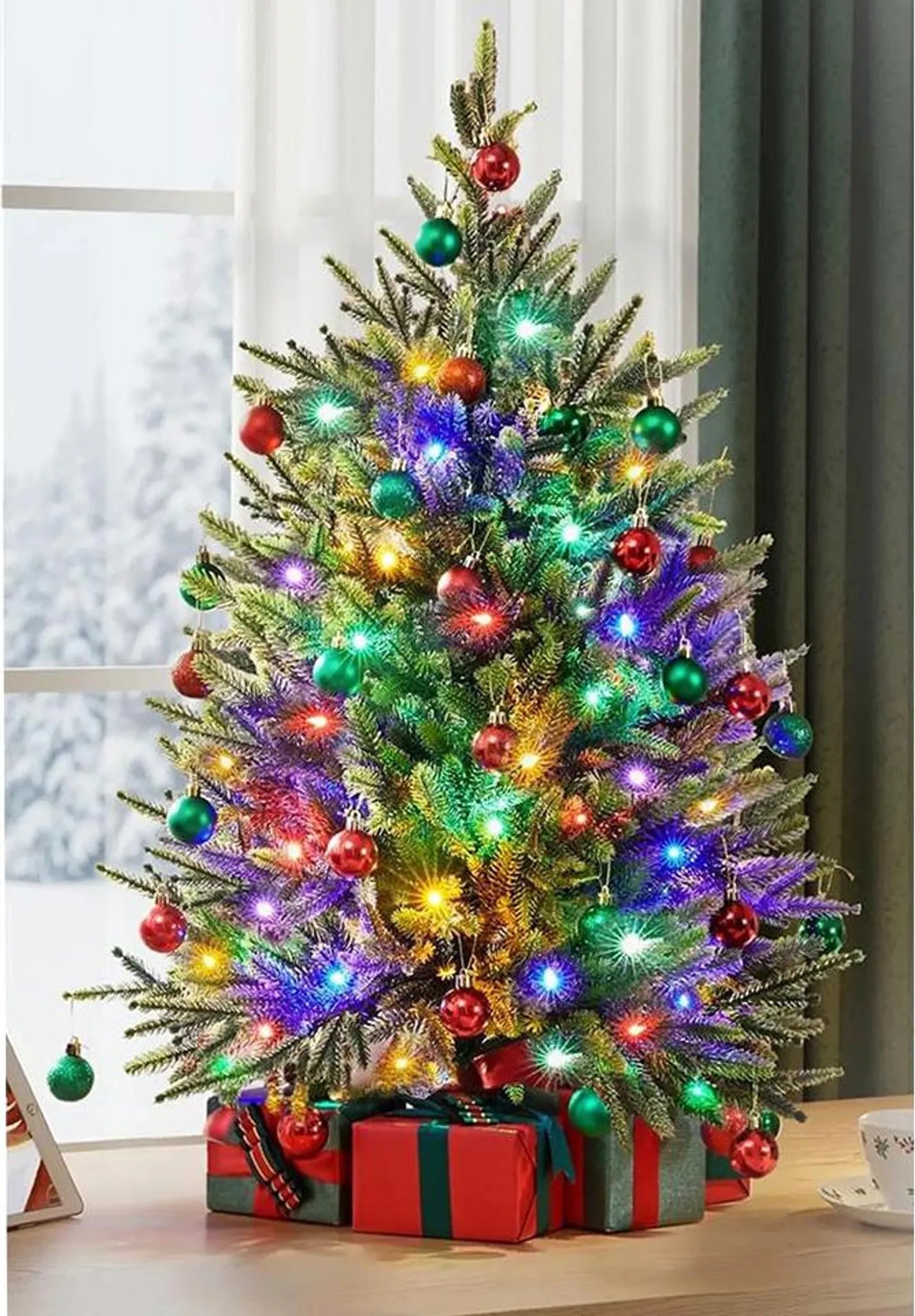 Yaheetech Arbre de Noël Artificiel avec 50 lumières Led colorées - 143 branches, 8 modes d'éclairage et socle en ciment - Pour rebord de fenêtre et table - PVC vert et béton - 58 x 58 x 91,5 cm