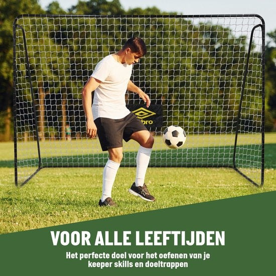 But de football Umbro - 300 x 120 x 205 CM - métal - 7 crochets de sol inclus - noir