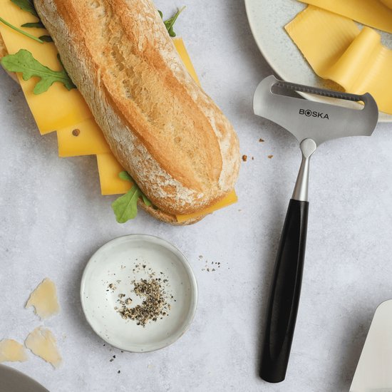 Boska Cheese Slicer Soft Milano+ - Trancheuse pour fromages jeunes - acier inoxydable - Lavable au lave-vaisselle - Trancheuse à fromage Noir - Idées cadeaux - Ustensiles de cuisine - Accessoires de cuisine - Garantie 10 ans