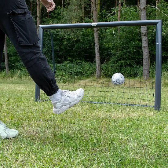 But de football AXI Cristiano 180 x 120 cm, anthracite - Ancrages au sol inclus - Structure en acier thermolaqué