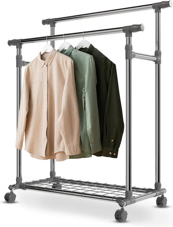 Porte-vêtements en métal sur roulettes
