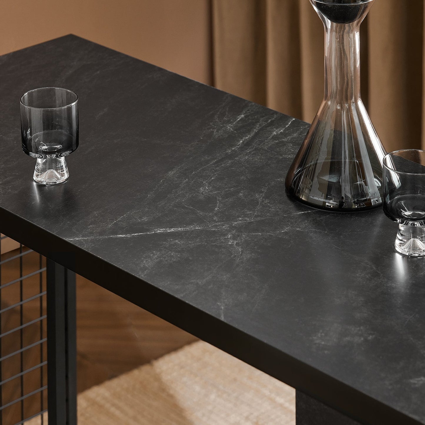 SoBuy Table de bar moderne - avec porte-bouteilles et porte-verres - 120x50x105 cm - noir