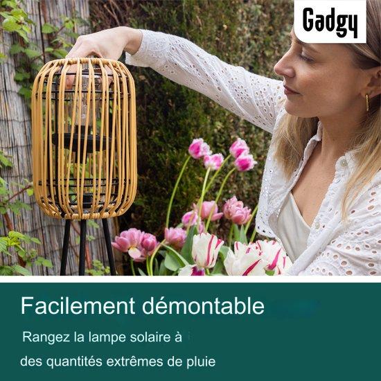 Gadgy Lampe de jardin solaire Lampe de sol Terrasse - Lampe d'extérieur à énergie solaire Balcon et jardin - à trépied Led extérieur avec connexion USB - Lanterne d'éclairage extérieur  - Rotin