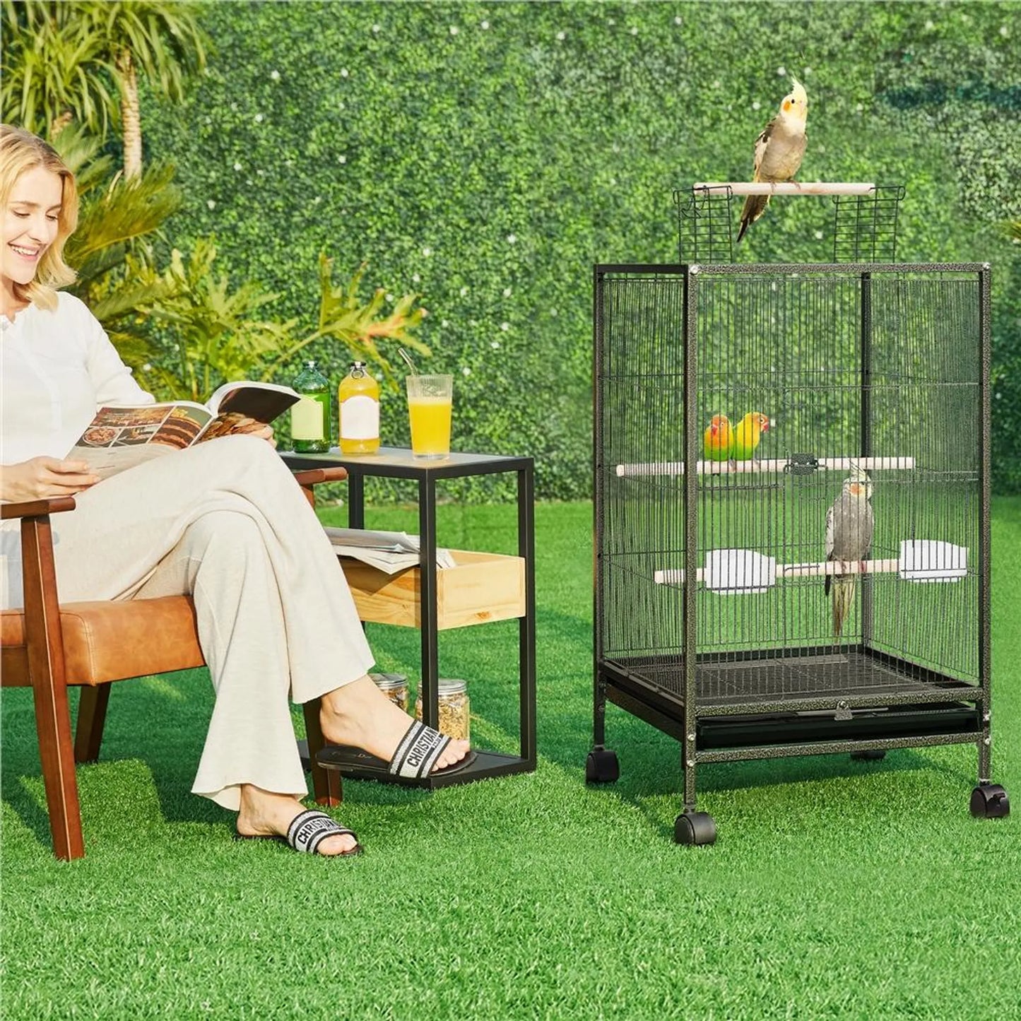 Yaheetech Cage à oiseaux avec toit ouvert - 45,5 x 45,5 x 79 cm - avec roues amovibles et tiroir inférieur extractible et revêtement en poudre martelée - pour perruches et canaris - métal noir et bois