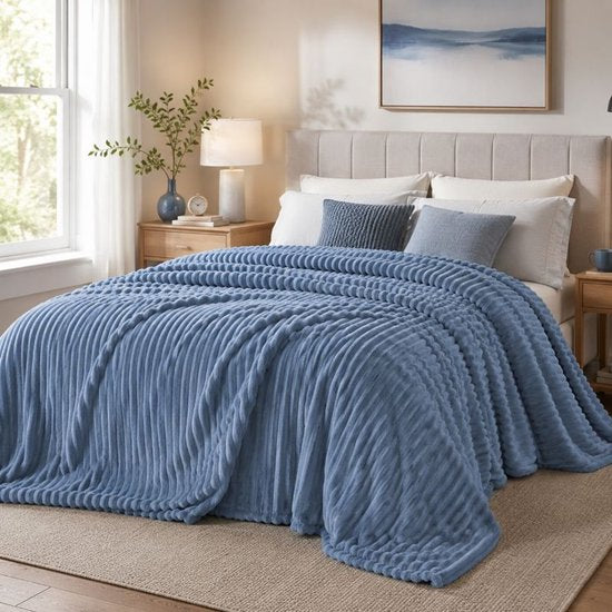 Couverture en polaire Ceruzo 150 x 200 cm – Bleu denim – Plaid douillet – Couverture d'intérieur