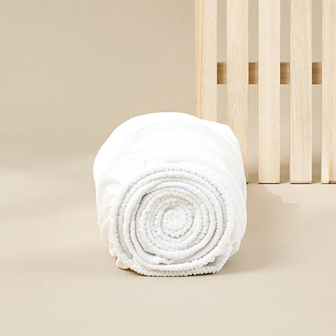 Sjumo - Drap-housse lisse et soyeux - 180x200/210 cm - Satin de coton blanc frais - Brillant et soyeux de haute qualité - Antiallergique et respirant - Confort de qualité hôtelière de luxe