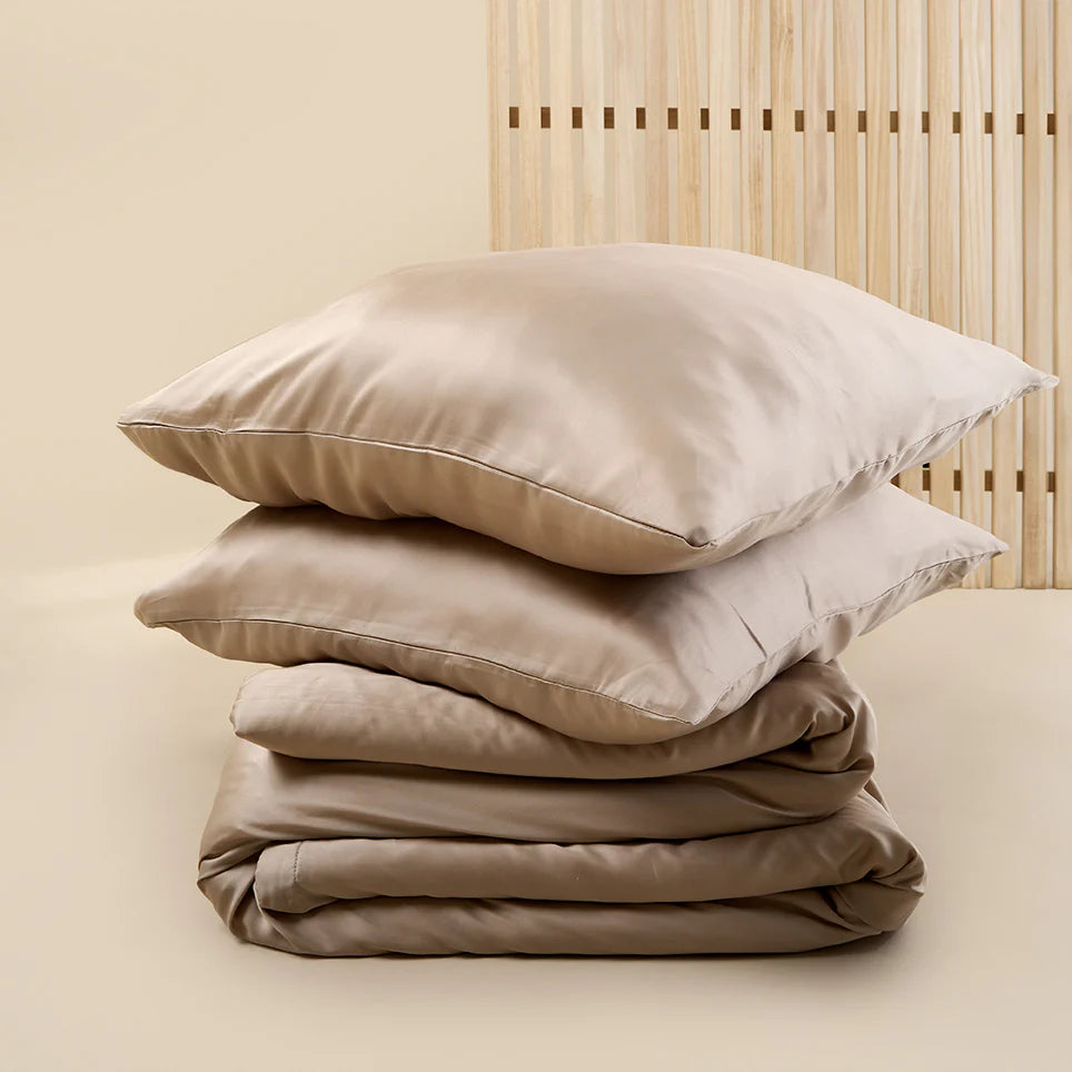 Sjumo - Housse de couette en satin de Tencel - 240x220 cm - Tencel Honey Glow & Satin de coton - Haute qualité brillante et douce comme la soie - Antiallergique et respirante - 2 taies d'oreiller gratuites incluses