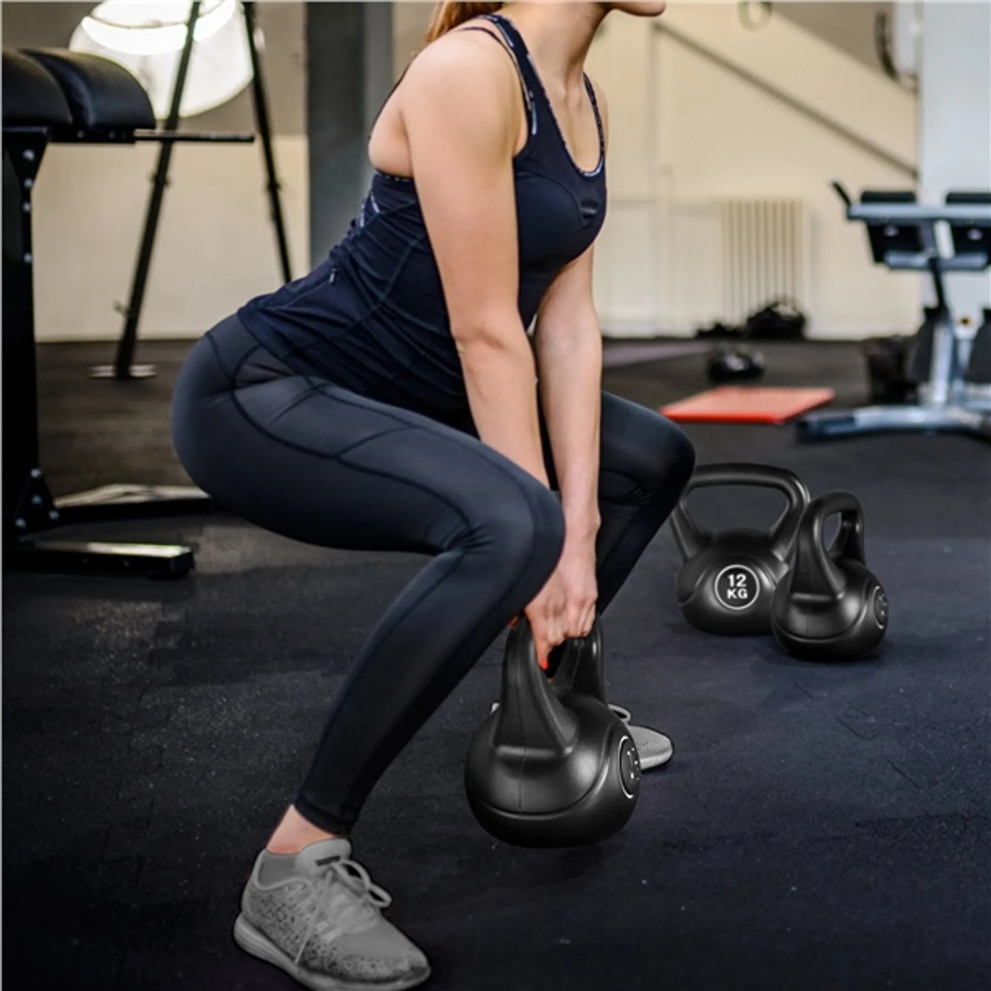 Yaheetech Kettlebell 12 kg - 26 x 22 x 30 cm - Boîtier en plastique dur, bords arrondis et base plate - Pour l'entraînement de la force et l'utilisation à domicile - Plastique noir et béton