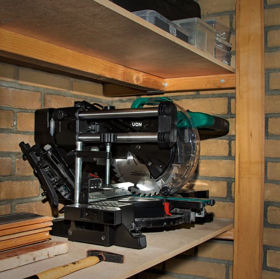 VONROC Tronçonneuse compacte - scie d'abattage - scie à onglet 2200W - Ø216mm - 5200 /min - Bras d'onglet amovible - Fonction de traction - Rallonges de table réglables - Inclinable (0-45°) - Butée de longueur - Contrôle de profondeur - Laser & LED - Lame