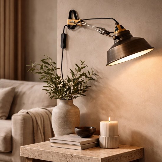 Applique murale en bronze Nove 1320BR avec douille E27, cordon de 190 cm et interrupteur, design industriel, de la marque Mexlite, en métal et en plastique