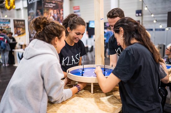 Jeu de société Klask pour 4 joueurs - Jeu magnétique - Jeux de société pour adultes et enfants