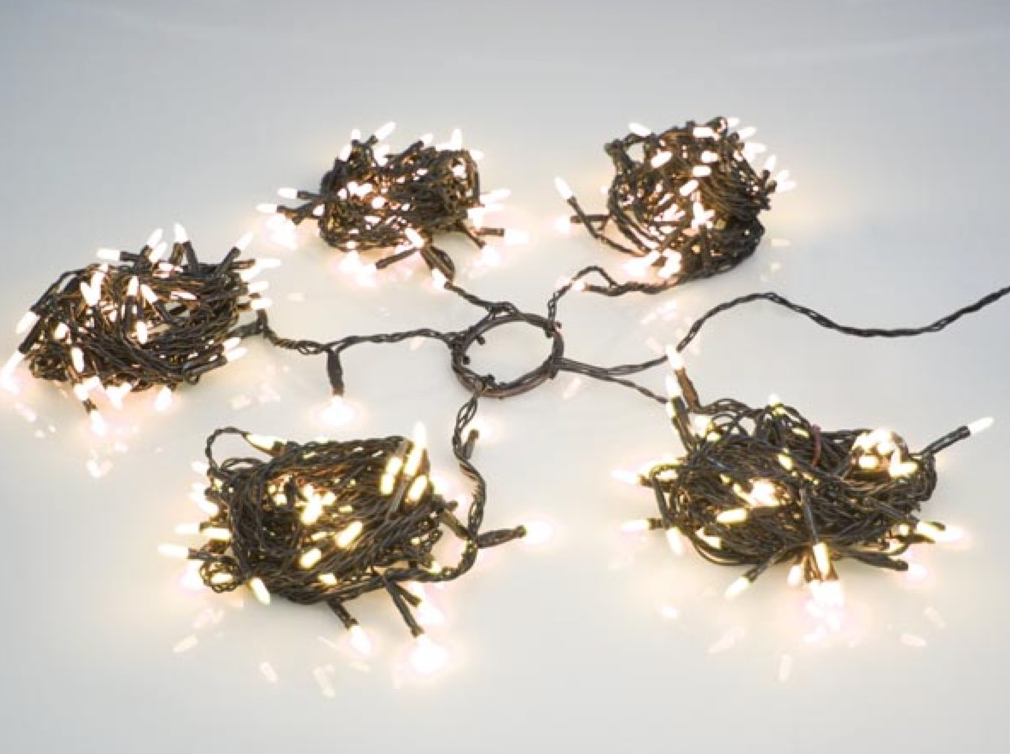 Light Creations Guirlande lumineuse de Noël Speed Light Led Steady – Équipée de 330 LED blanc chaud, d'un modulateur intégré et d'un câble d'alimentation de 5 mètres – Pour l'intérieur et l'extérieur – Plastique vert – 240 cm